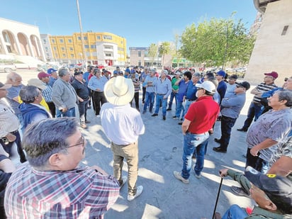 Extrabajadores de Altos Hornos buscan reunirse con Manolo Jiménez