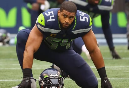 Firma Bobby Wagner con Washington Commanders