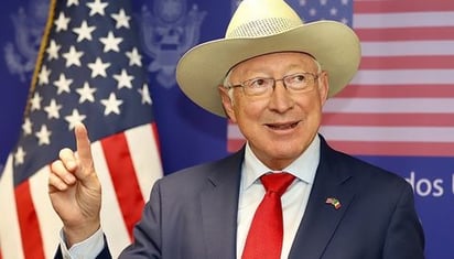 'Más que socios, somos familia', dice Ken Salazar por relación comercial México-EU