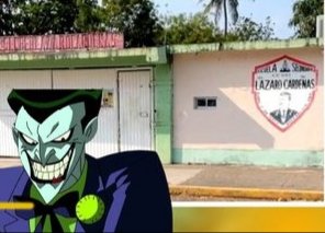 Alumno se disfraza del Joker y agrede a maestro de secundaria