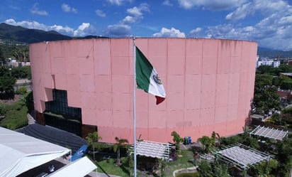 Normalistas de Ayotzinapa protestan en el Congreso de Guerrero