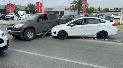 Accidente vial registrado en plena avenida