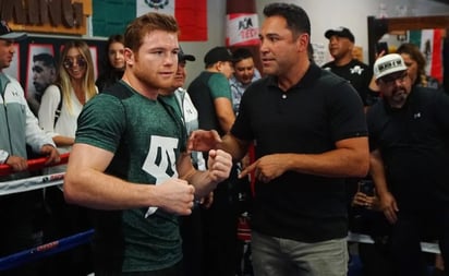 Óscar de la Hoya revela que “acorralaron” a 'Canelo' Álvarez para pelear contra Jaime Munguía