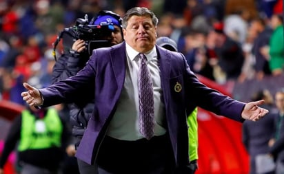 Liga MX: Miguel Herrera se engancha con aficionado y le hace gran corte de manga