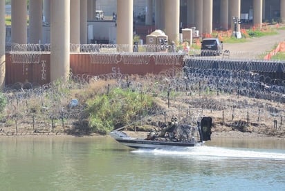 La frontera está altamente vigilada por militares en Eagle Pass