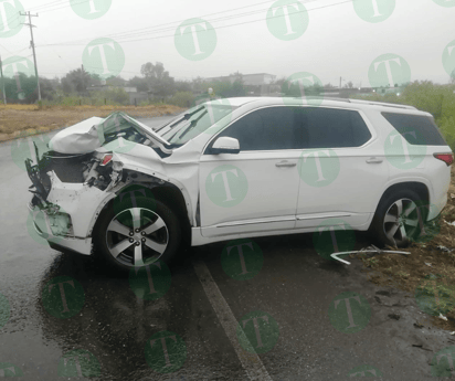 Mujer y sus hijos resultan ilesos tras chocar contra camión en Monclova