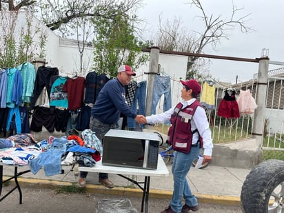 Laura visita al sector pulguero para dar a conocer sus propuestas y mejoras