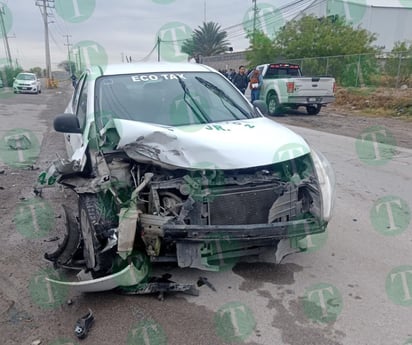 Choque en Monclova deja dos vehículos destrozados y conductores resultan ilesos