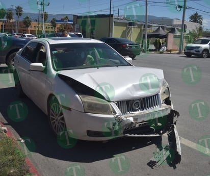 Dama provoca fuerte choque por alcance en la colonia Guadalupe 