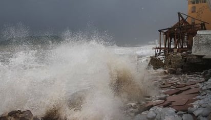 Muere otro turista en playa de Mazatlán ante fuerte corriente del mar