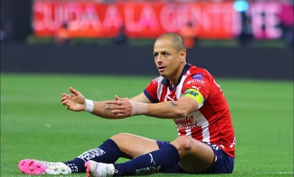 Chicharito Hernández tiene un esguince de tobillo y entrena por separado en Chivas