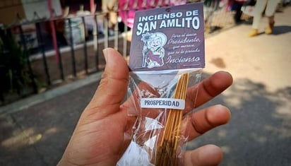 Venden inciensos de 'San AMLITO' previo a Semana Santa