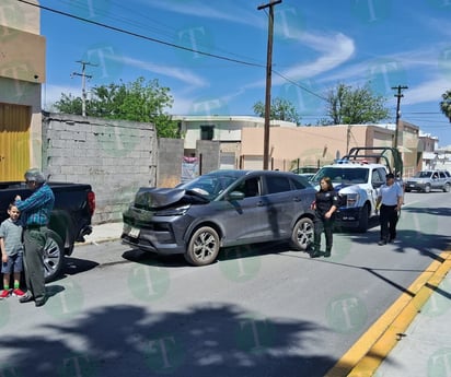 Conductora imprudente ocasiona colisión de cuatro automóviles en la Tecnológico