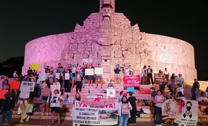 Animalistas protestan contra calesas jaladas por caballos en Mérida