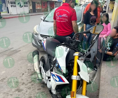 Colisionan moto y carro en la Zaragoza de Monclova