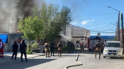 Incendio en casa abandonada provoca evacuación de la colonia 79 del IMSS