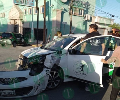 Fuerte choque en el bulevar Juárez deja dos personas lesionadas 