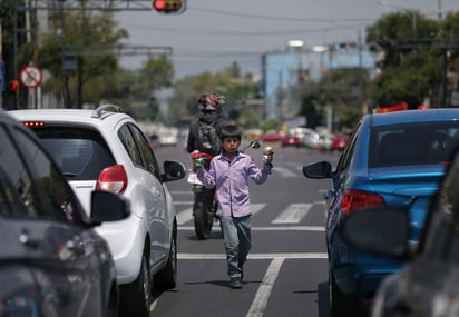 Niños sin privilegios no dejan de trabajar en vacaciones 