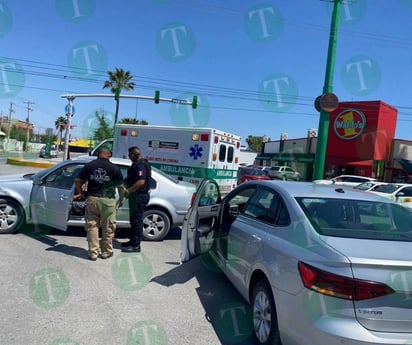 Choque en la colonia Los Nogales de Monclova deja daños de consideración