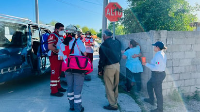 Pareja de sexagenarios intenta cruzar las vías del tren y resulta lesionada