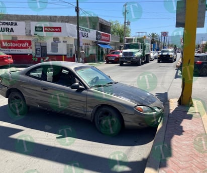 Conductor ignoro luz roja y provoca fuerte choque en la colonia San Francisco 