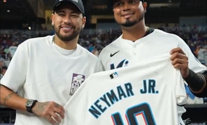 VIDEO: Neymar dio el primer lanzamiento en el debut de los Marlins