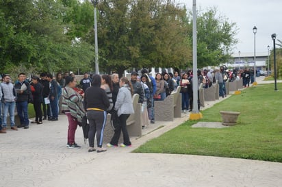 Empresas entrevistan a 520 solicitantes en Feria del Empleo