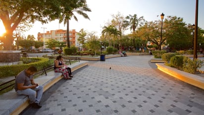 Ciudadanos recorren los parques de la ciudad en pascua