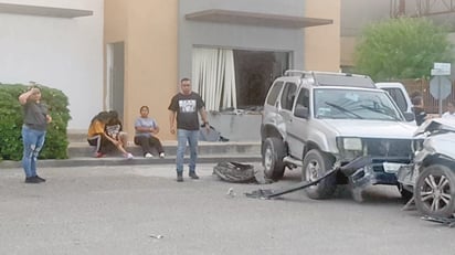 Accidente vial deja fuertes daños materiales y lesionados