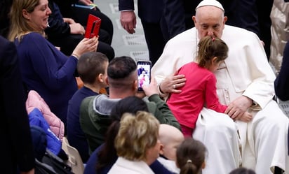 Papa Francisco pide compromiso para eliminar leyes discriminatorias con las mujeres