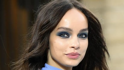 Maquillaje azul marino: 6 ideas para resaltar tu mirada: El misterioso y profundo tono azul marino puede transformar por completo tu aspecto, llevándote de lo cotidiano a lo fabuloso.