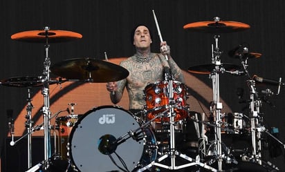 Travis Barker, de Blink-182, sigue afectado por el accidente aéreo que sufrió hace 16 años