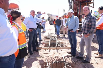 Manolo y Román supervisan las obras viales en Torreón