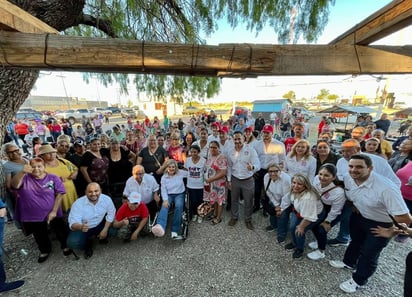 Norma Treviño visita la colonia Cumbres 