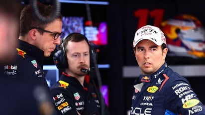 Checo Pérez decide no salir en la segunda práctica debido al clima