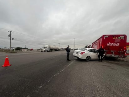 Conductor dormita al volante y choca contra un camión