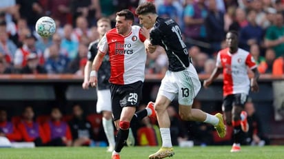 Santiago Giménez, sin tanto en goleada del Feyenoord ante el Ajax