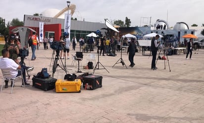 Eclipse solar: Cientos de personas se concentran en el Planetarium de Torreón por eclipse