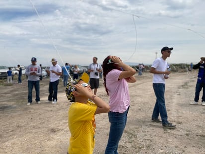 ¡Tendedero masivo para ver eclipse 2024!