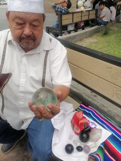 Eclipse es aprovechado para cargar de energía piedras volcánicas para equilibrio