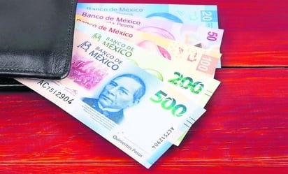 Superpeso toca mínimo más bajo desde 2015... pero cae y cierra con pérdidas