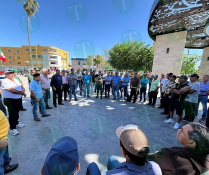 Exobreros de AHMSA no confían en que la empresa les pague sus finiquitos