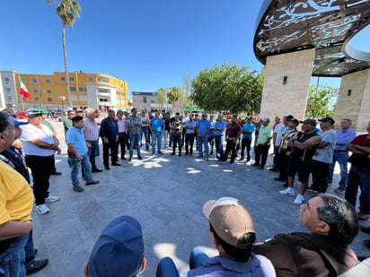 Exobreros de AHMSA no confían en que la empresa les pague sus finiquitos