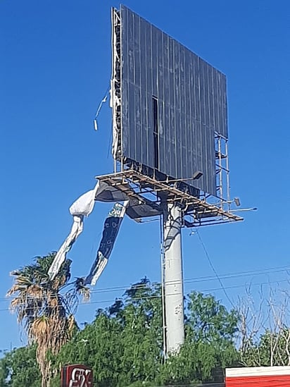 Un vórtice de tornado pasó cerca de la ciudad; el cono no tocó tierra