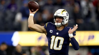 Cómo planean los Chargers ayudar al quarterback Justin Herbert