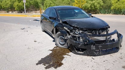 Accidente vial deja daños materiales