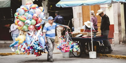 Los comercios establecidos se ven afectados por la informalidad