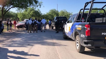 Menor que cayó de auto en movimiento está muy grave