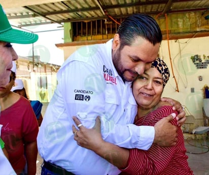 Casa por casa y comprometido con Monclova, entrega propuesta Carlos Villarreal