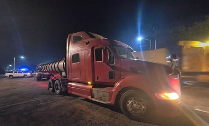 Aseguran pipa con 20 mil litros de hidrocarburo y detienen a conductor en Nuevo León